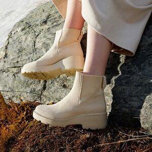 VIVAIA Everly Round-Toe Chunky Platform Travel Boots